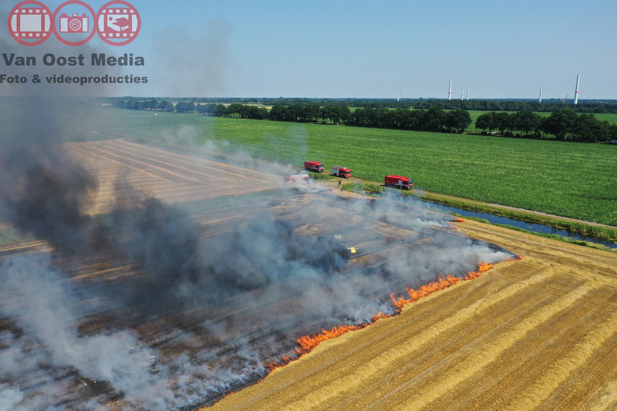 Nieuw bericht op Van Oost Media: Grote brand op akker bij Emmer-Compacuum..
