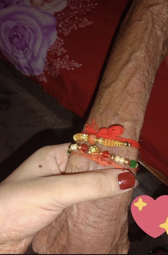 bruwcey's tweet photo. just made this braclet for my grandma ❤️ https://t.co/R9JSyIoh9z