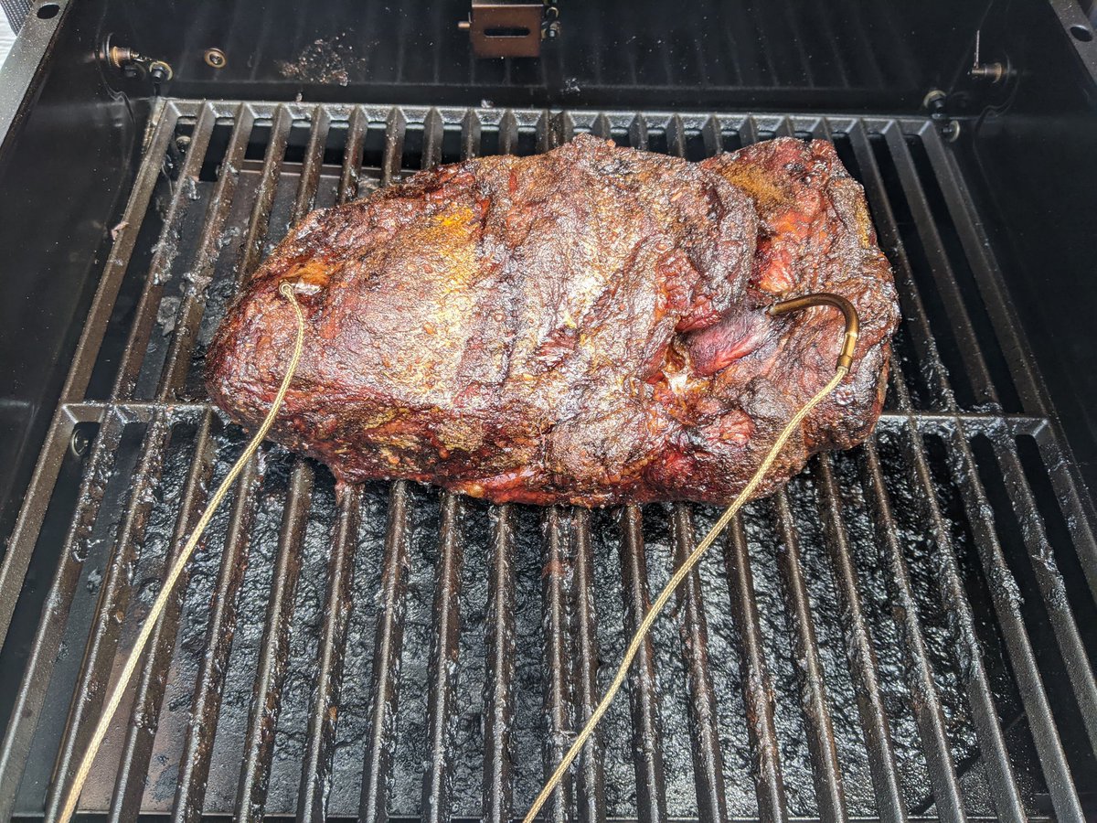 Jeff_ITguy's tweet photo. #wfhlife #remotework #lovemycareer 
#smokedpork #beer #stbc #longlivetheking #pumking #rummy

This past Friday...smoking, drinking and rummy. https://t.co/Y7XOCIYawU