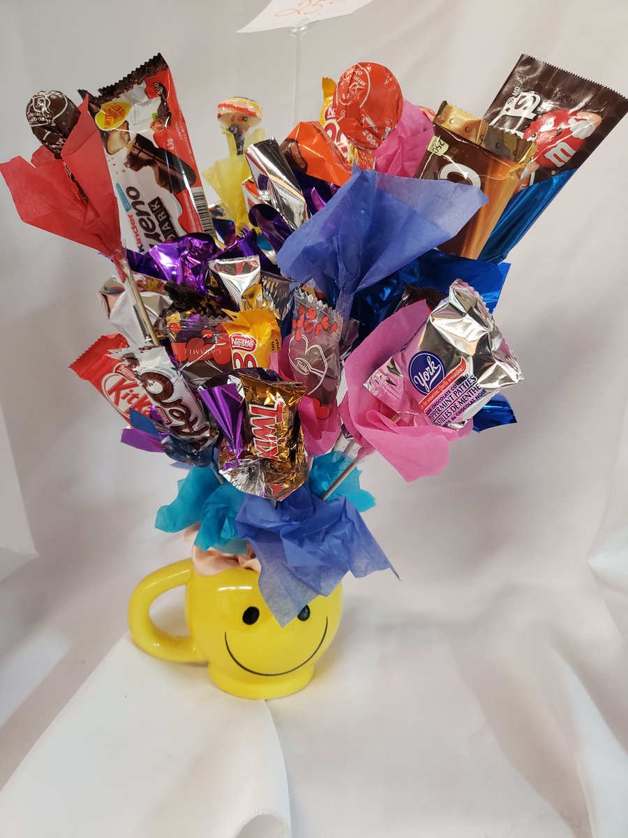 Missing someone today or can't be with someone. Send them a smiley face bouquet full of candy .#givelovingly#dailydelivery