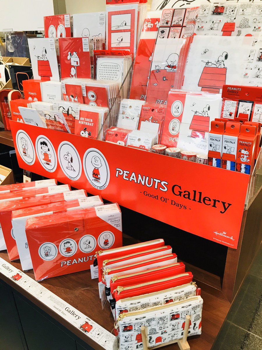 丸善丸の内本店 4階文具 先日 10日はスヌーピーの誕生日でしたね 更に今年の10月2日は ピーナッツ連載開始から70周年になります 当店でもスヌーピー文具お取り扱いございます 懐かしい雰囲気の絵柄が可愛らしいですね スヌーピー