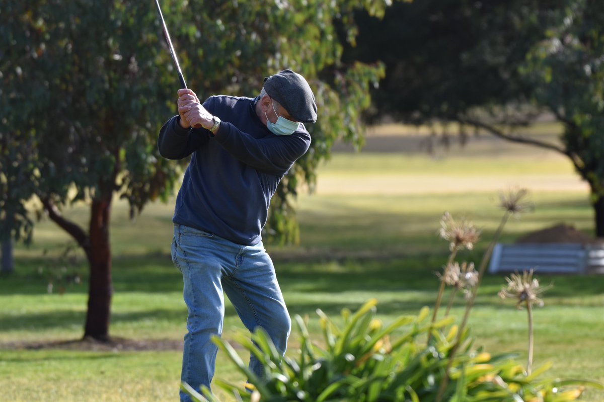 ashlyne_mcinnes's tweet photo. We always joke in the office that golf stops for nothing out here. It’s played on Boxing Day, in 50 degree weather, in floods and now, even in the pandemic. Gotta love the passion.. and the mask! 🏌️♂️⛳️ 😷 #centralvic #victorialockdown #MaskUp #Maryborough @GolfAustVIC https://t.co/wYZrCzaQjJ