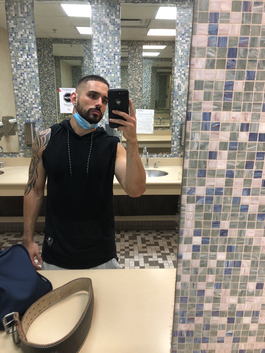 E_M4545's tweet photo. Been on my shit lately 💪🏼. Gains coming in during even quarantine. Y’all get at me if y’all want to talk Fitness/meal plans https://t.co/ctLkhqleTY