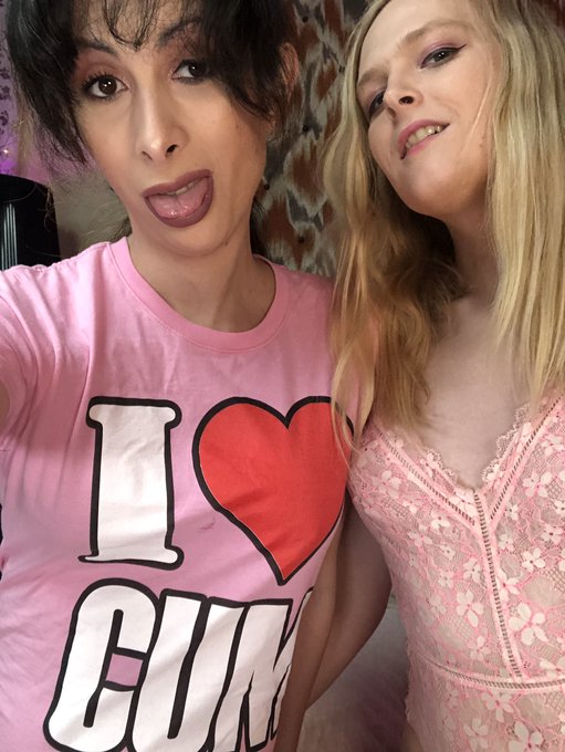 So, @sofia_bun made me wear this shirt. I didn&rsquo;t want to tweet that we&rsquo;re on Chaturbate, but she made<a class="tags" href="/tag/sofia_bun">@sofia_bun</a><a href="/tag/mvsales"class="tags"><span>#mvsales</span></a><a href="/tag/mvtrans"class="tags"><span>#mvtrans</span></a>