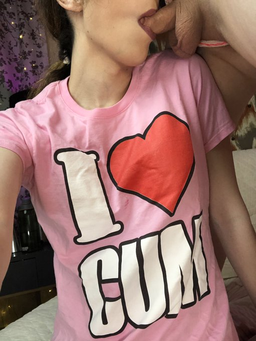 So, @sofia_bun made me wear this shirt. I didn&rsquo;t want to tweet that we&rsquo;re on Chaturbate, but she made<a class="tags" href="/tag/sofia_bun">@sofia_bun</a><a href="/tag/mvsales"class="tags"><span>#mvsales</span></a><a href="/tag/mvtrans"class="tags"><span>#mvtrans</span></a>