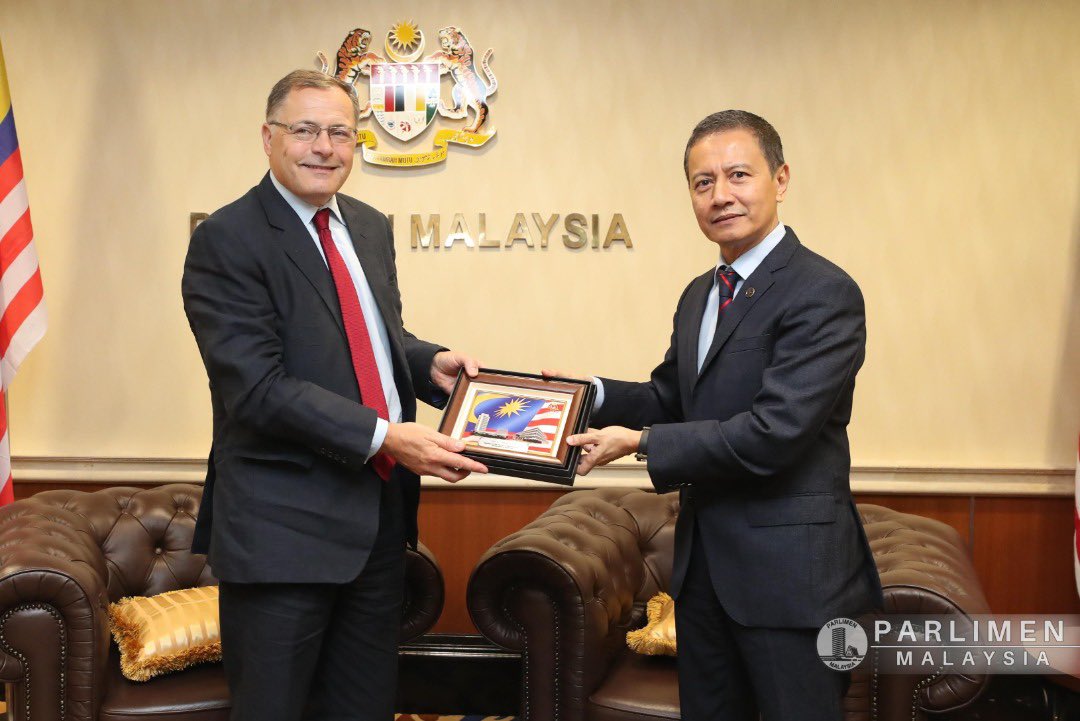 MYParlimen's tweet image. Kunjungan Hormat ke atas YB Datuk Azhar Azizan Harun, Yang di-Pertua Dewan Rakyat oleh HE Charles Hay, British High Commissioner to Malaysia di Pejabat Yang di-Pertua Dewan Rakyat. (11/8/2020)

📷 Parlimen Malaysia | Adnan Khalip 

#ypdr
#dewanrakyat
#parlimenmalaysia