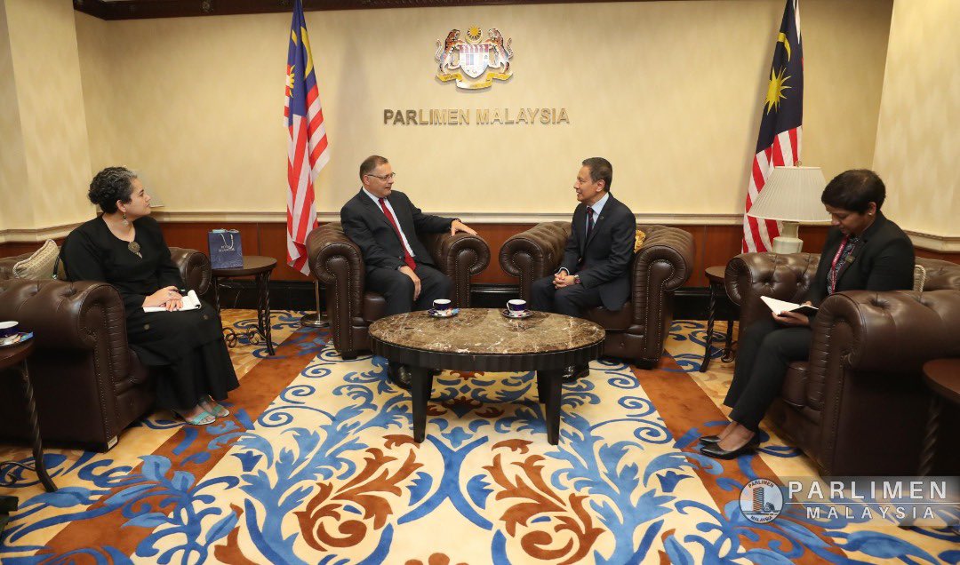MYParlimen's tweet image. Kunjungan Hormat ke atas YB Datuk Azhar Azizan Harun, Yang di-Pertua Dewan Rakyat oleh HE Charles Hay, British High Commissioner to Malaysia di Pejabat Yang di-Pertua Dewan Rakyat. (11/8/2020)

📷 Parlimen Malaysia | Adnan Khalip 

#ypdr
#dewanrakyat
#parlimenmalaysia