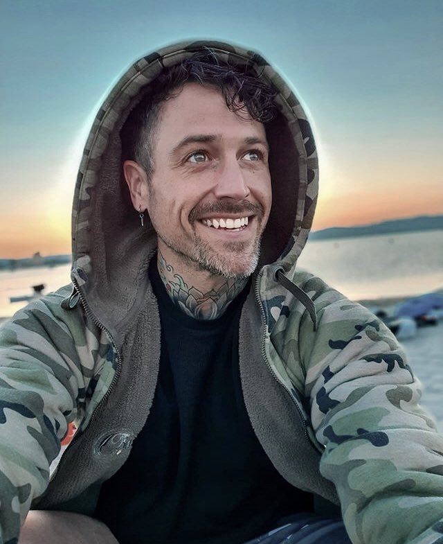 LeonBartucci's tweet photo. ——— 𝘓𝘦𝘰́𝘯 𝘉𝘢𝘳𝘵𝘶𝘤𝘤𝘪 ———

⤷ Policía retirado.

⤷ Me gusta viajar, hacer amigos y el deporte, no importa el orden en que lo leas.

⤷ Háblame que no muerdo y dadme rt que devuelvo. 

#Freerol 🍃

———— RT &amp; MG ———— https://t.co/AosqJzVhlq