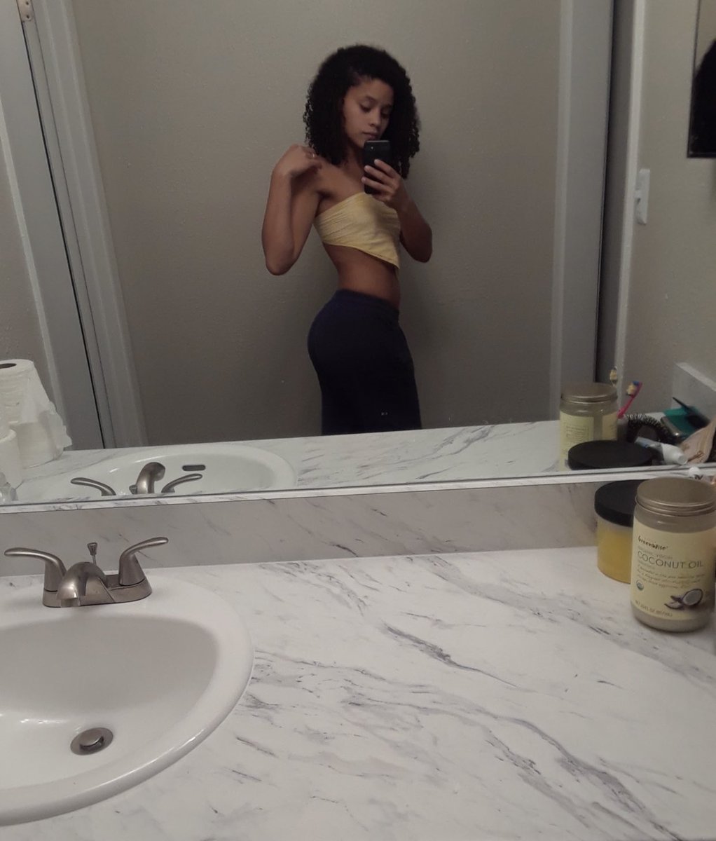 missionuniv_'s tweet photo. 2017: 125lbs. Depressed. Broke.

2020: 135lbs Happy. Healthy. Financially stable &amp; building generational wealth

Don’t be stressed if you’re not where you want to be yet. Everyday you’re a step closer. Keep at it &amp; trust the process💪🏽 https://t.co/nWy9VPrsaY