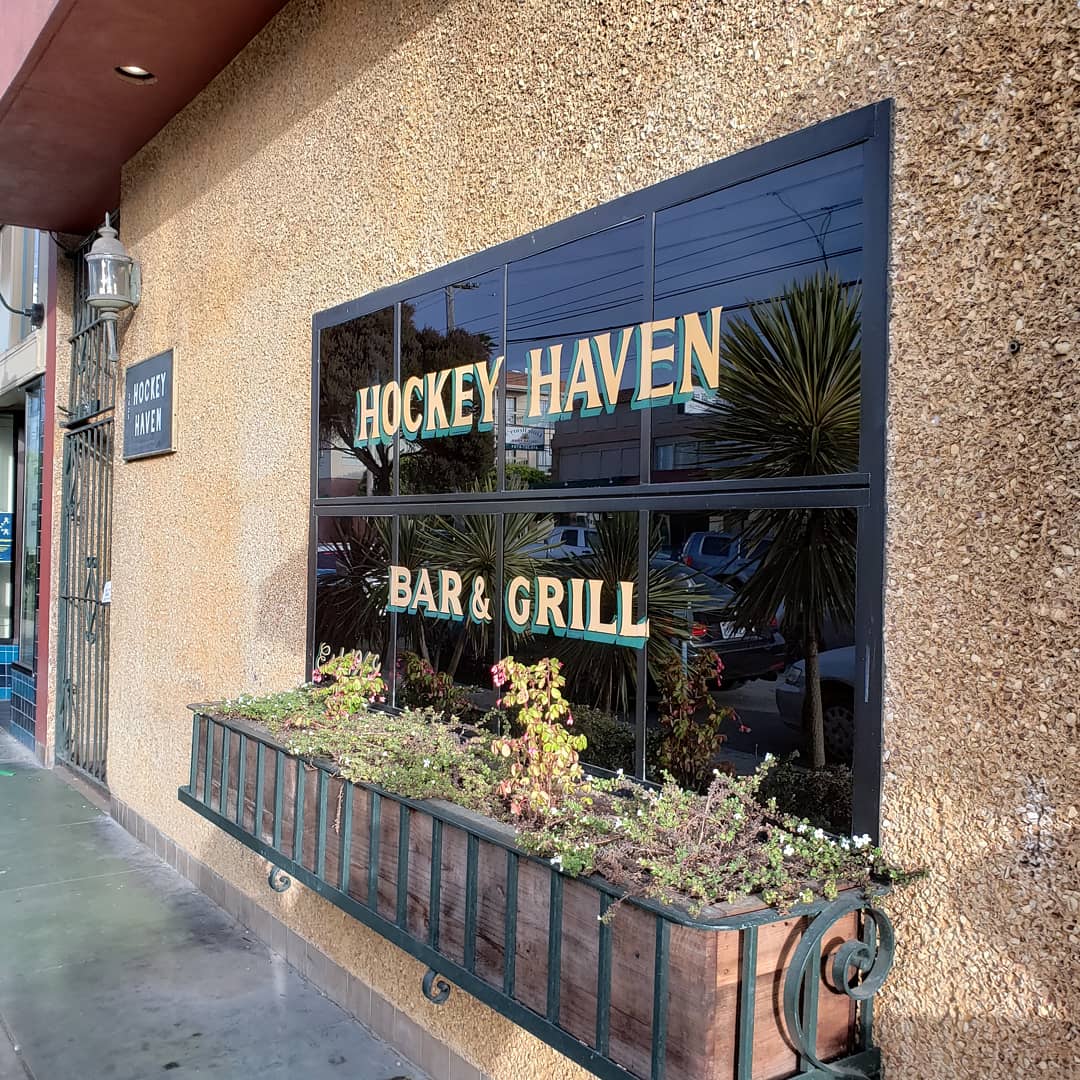 Open since 1949, Hockey Haven is a neighborhood sports bar out in the  #RichmondDistrict. The orig. owner was French Canadian Rene Trudell, who played hockey for the New York Rangers. He was married at the time to a woman named Hilda, and together they owned the bar for 40 years.