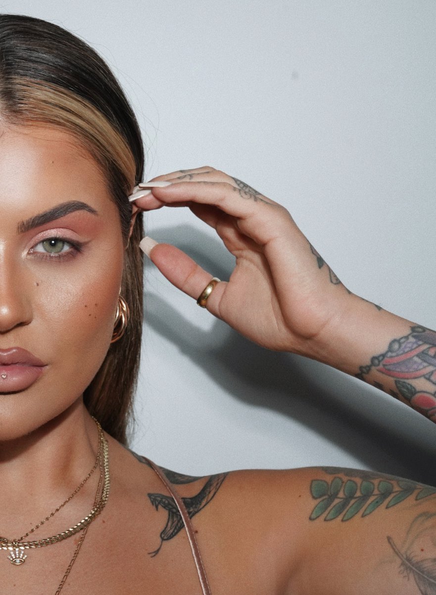 UrbanDecay's tweet photo. This Lash Freak Mascara transformation by @jamiegenevieve is FREAKISHLY GOOD! The 23.6X more lash volume and 40% more length is NO JOKE. Get our ALL-NEW #LashFreak #Mascara NOW at @LookFantastic in the UK ๐โจhttps://t.co/U4VvQvA2rJ #UrbanDecay https://t.co/Nma06Inqnp