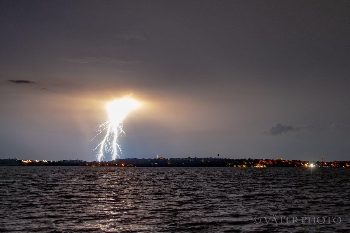 WOW some really great lightening shots here 😳