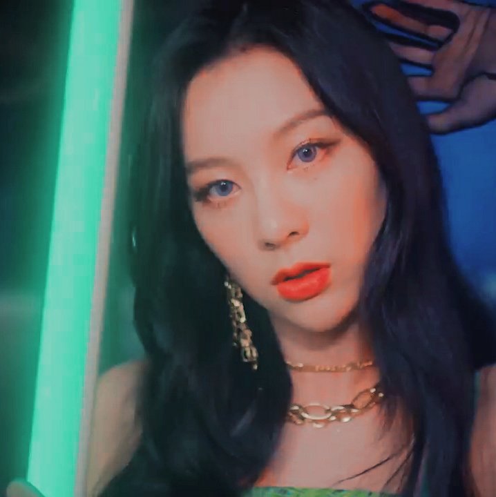 _islaesthetic's tweet photo. Yiyeon《BVNDIT》

;╶╴layout
#이연 #밴디트 #BVNDIT이연 #정다솔  #BVNDIT #JUNG_DASOL #YIYEON https://t.co/QIQ49Z5vCi