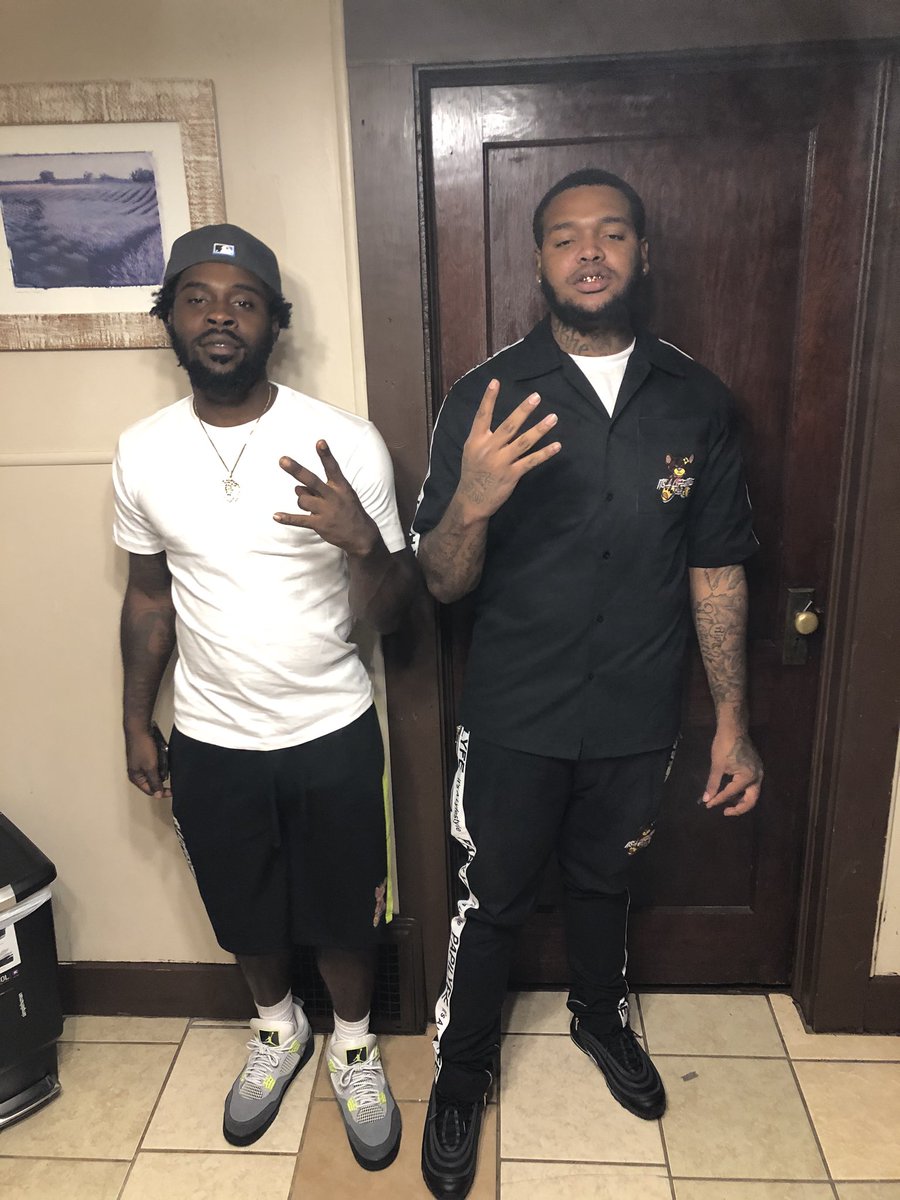 GcsDogpound's tweet photo. #ItsALyfeStyle 💰 https://t.co/rjrweXYZrI
