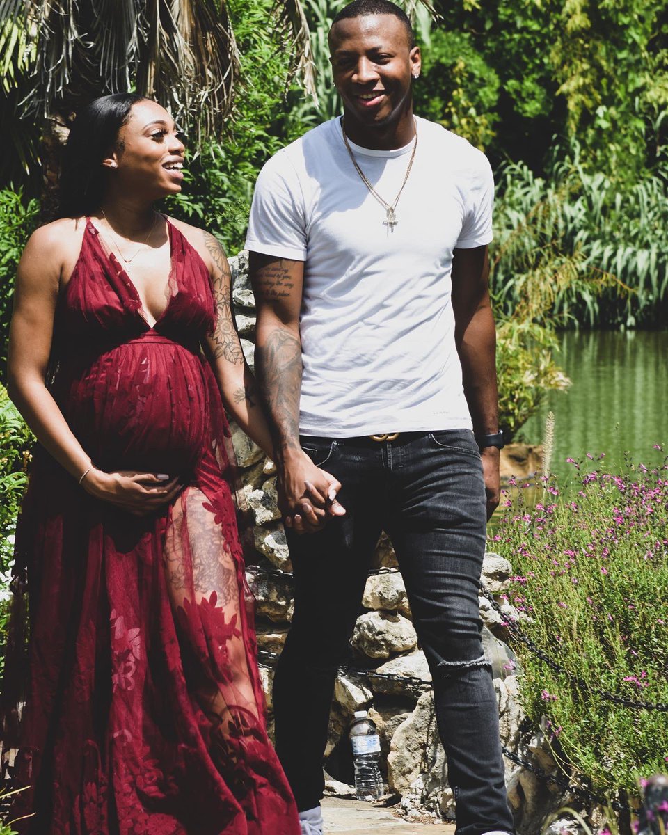 _CaughtinmyWebb's tweet photo. This weekend I took pictures of my forever friend and her husband. I’m so happy they came out so well because I don’t take pictures 🥴 @brizilian__ @Dori_Donzo https://t.co/uHk5dHZ68M
