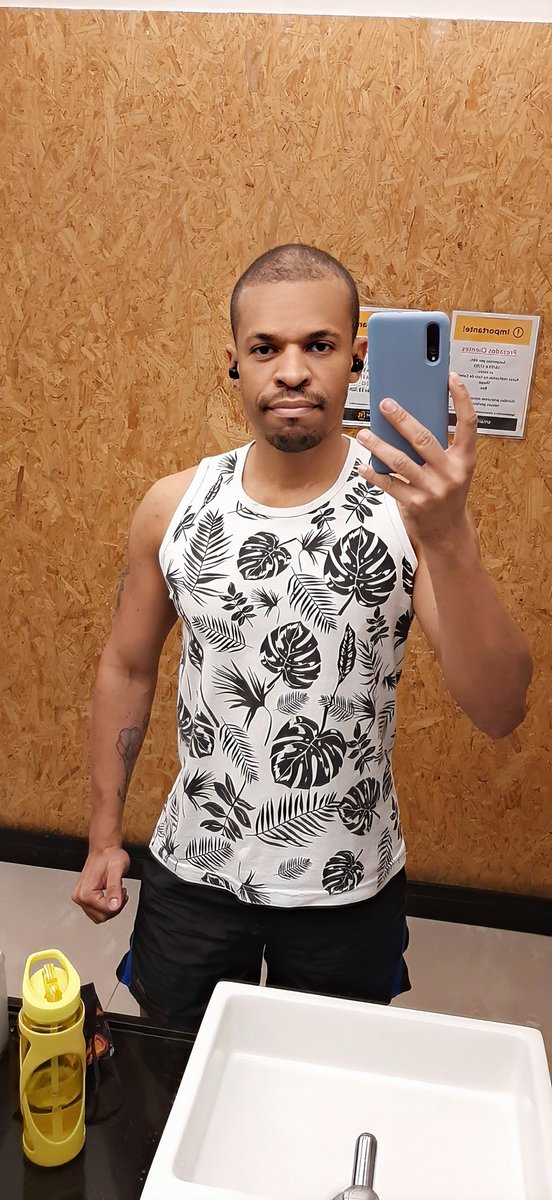 GuihMenegatti's tweet photo. Fui e fiz
.
.
.
#EsmagaQueCresce #XôFrango #VidaSaudavel #Gym #WorkOut #SmartFitAlunos #SmartFit #SmartFit2020 #NegroRJ #NegrosLindos #BoyRJ #MeninoDoRJ #GarotoRJ #Brasil #RioDeJaneiro #RJ #Errojota https://t.co/hq1S4P1XVr