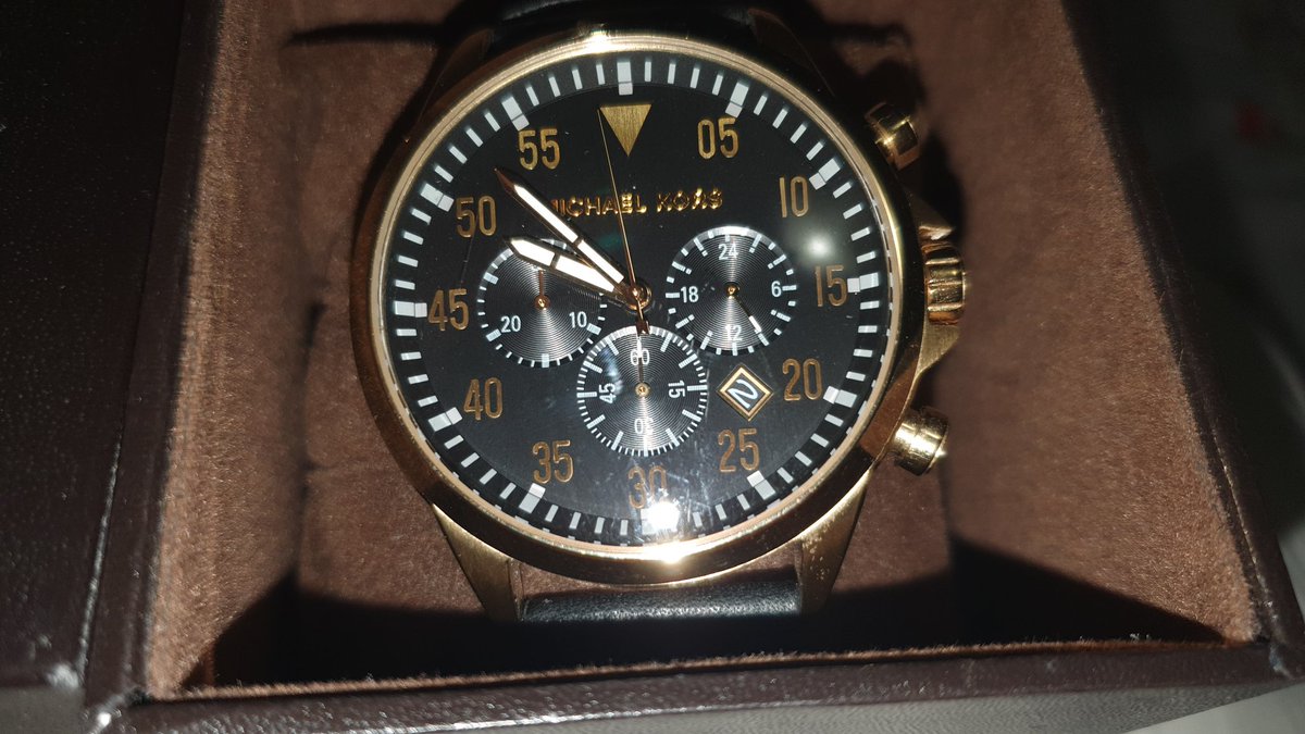 Oscarkota's tweet photo. @VivoEnCancun Vendo MK de hombre perfecto estado $2000 . https://t.co/F9FNITGKKF
