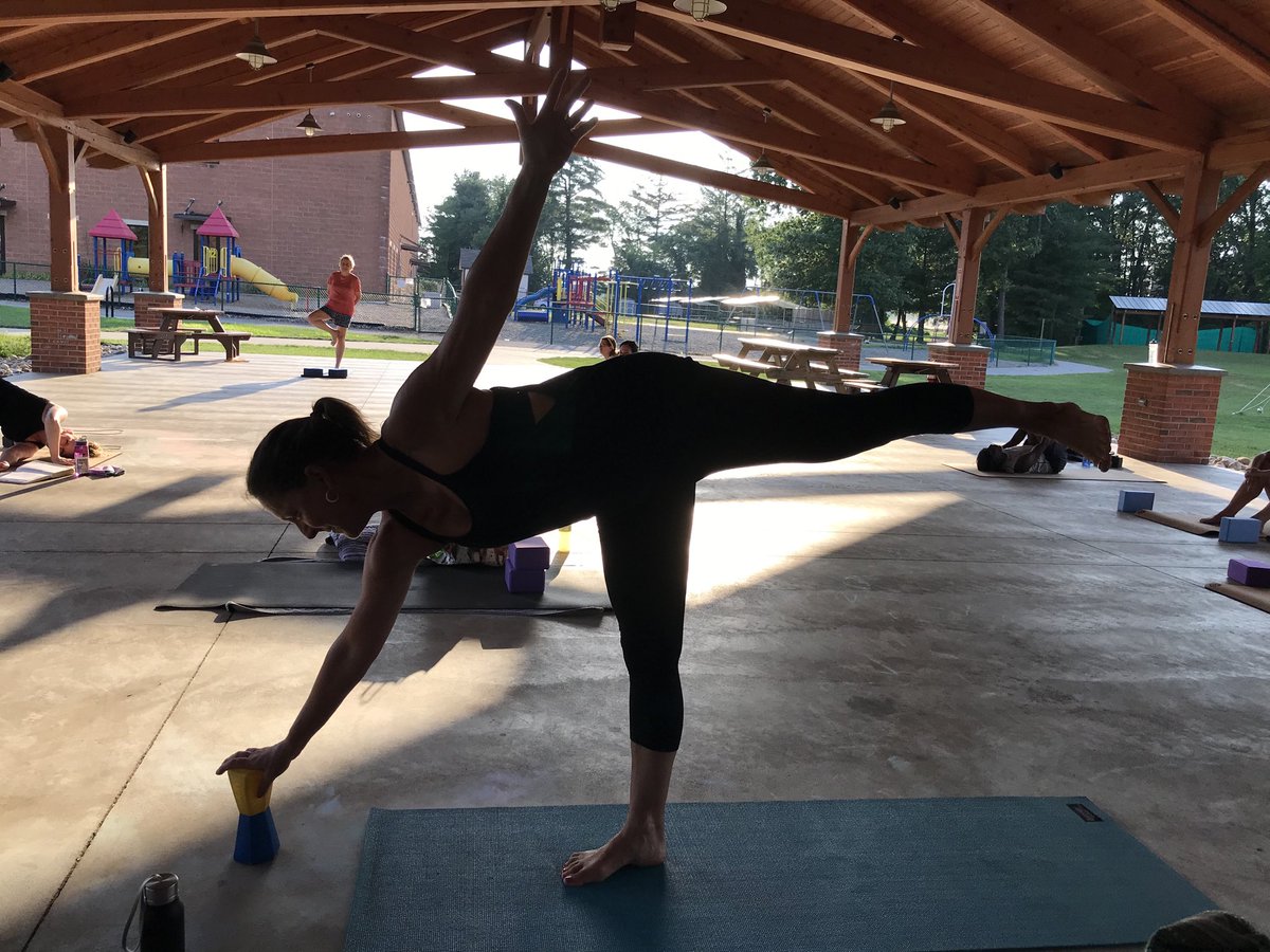 pefairy's tweet image. ⁦@GopherSport⁩ decided to bring a TT to Yoga tonight. #greatsupport #differentlevels #balance #halfmoon ⁦@SARATOGA_YMCA⁩
