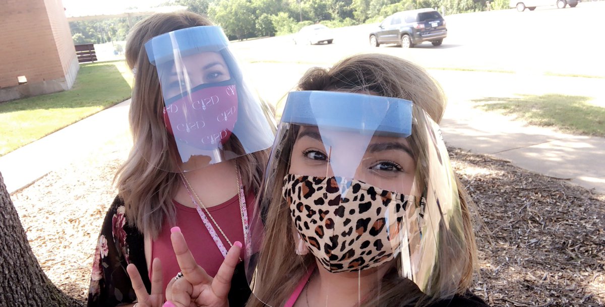 MrsNuno_'s tweet photo. First Day of School 2020! This is going to be a great year! #3rdgradedual #wegotthis @MsGarza_  @VialCC_Vikings https://t.co/iqW1Eqzi0e