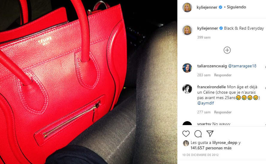 Okay it's time to wrap up 2012. Kylie ended the year by introducing us to two of her classic essentials. Make some noise if you remember her love of Céline Phantom bags and Urth Caffé! She was super obsessed with that bag in the way people obsess over Birkins.