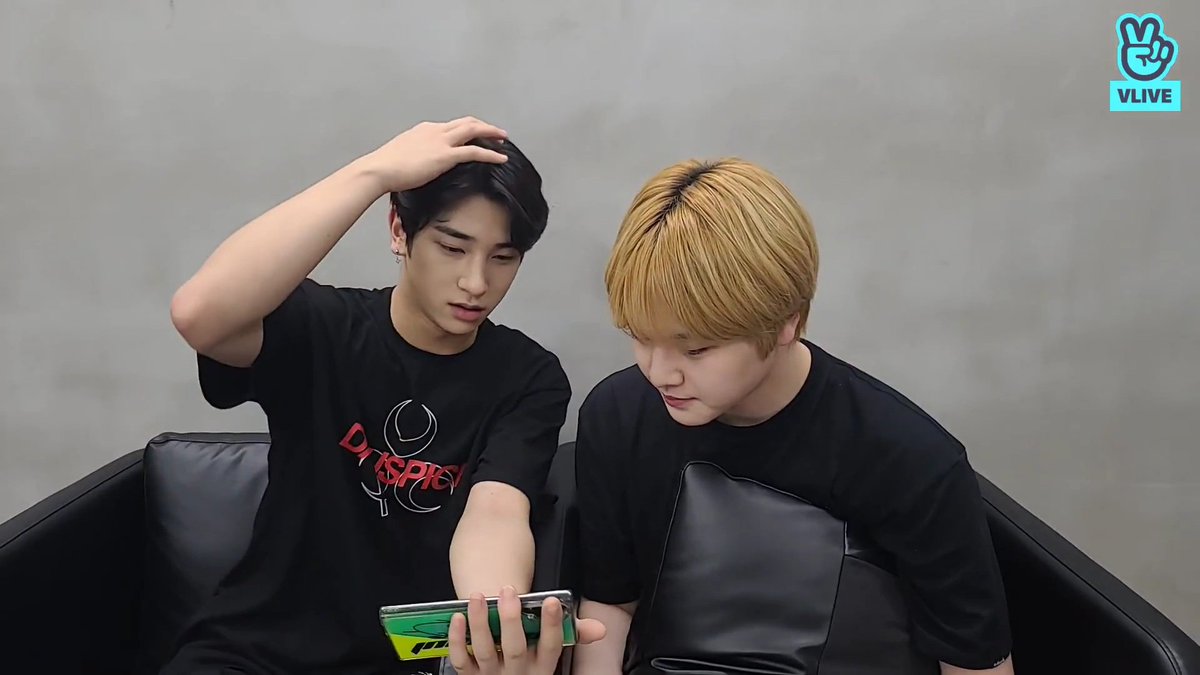 : Hangyul your hair is so dark.: Ah, so my hair looks so dark?: Idk... my hair is just yellow.: Please upload more TikTok.: I will try to upload more.