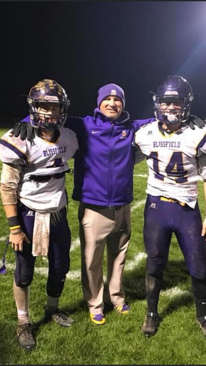 cfetz13's tweet photo. #LETTHEMPLAY#LETUSCOACH
@MHSAA @michiganhsfca  @NewsLCAA @BlissfieldFB https://t.co/cZkrFyBH2b