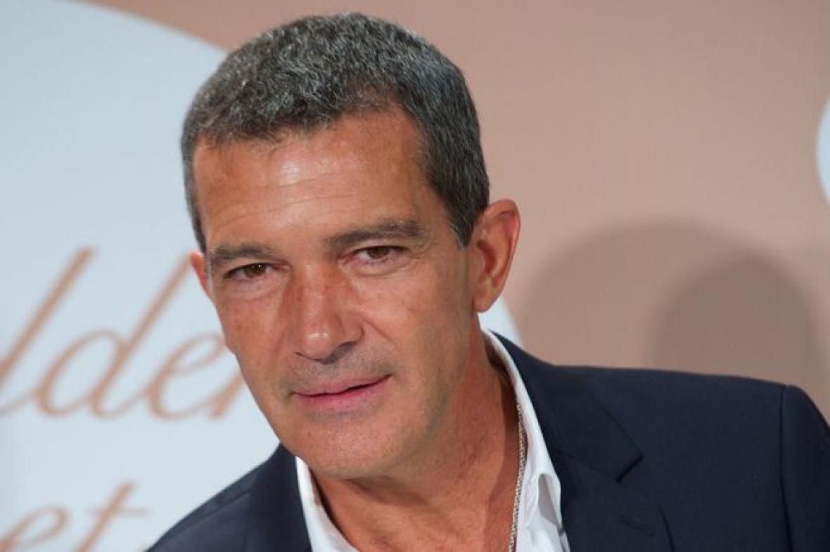 Antonio Banderas cumple 60 años en cuarentena al dar positivo por COVID bit.ly/3iw7oA2