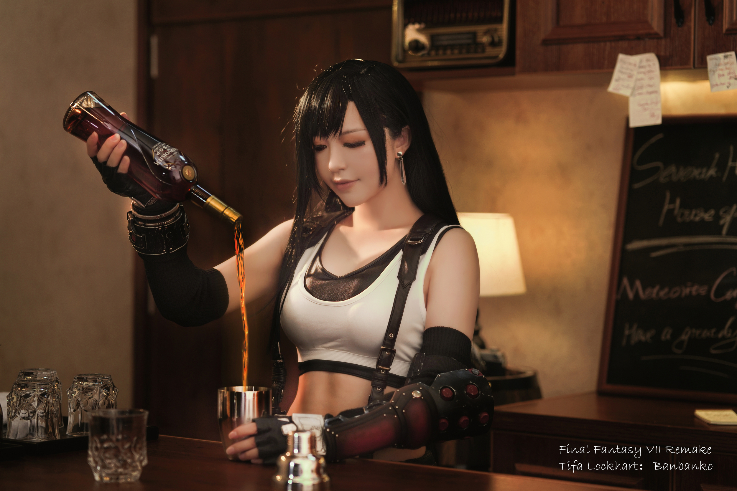 画像,What would you like to drink? 🥃#FF7R  #Tifa #ファイナルファンタジーVII #ティファ https://t.co/l…