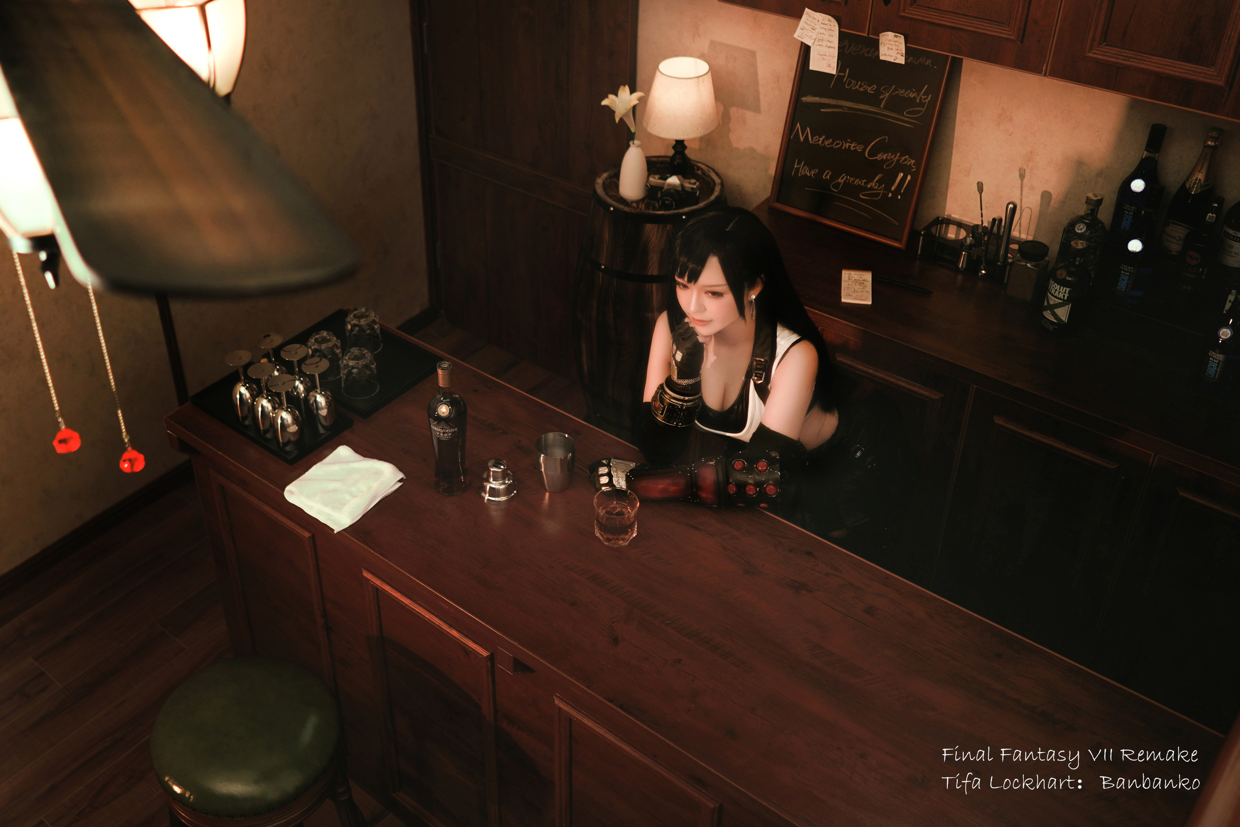 画像,What would you like to drink? 🥃#FF7R  #Tifa #ファイナルファンタジーVII #ティファ https://t.co/l…