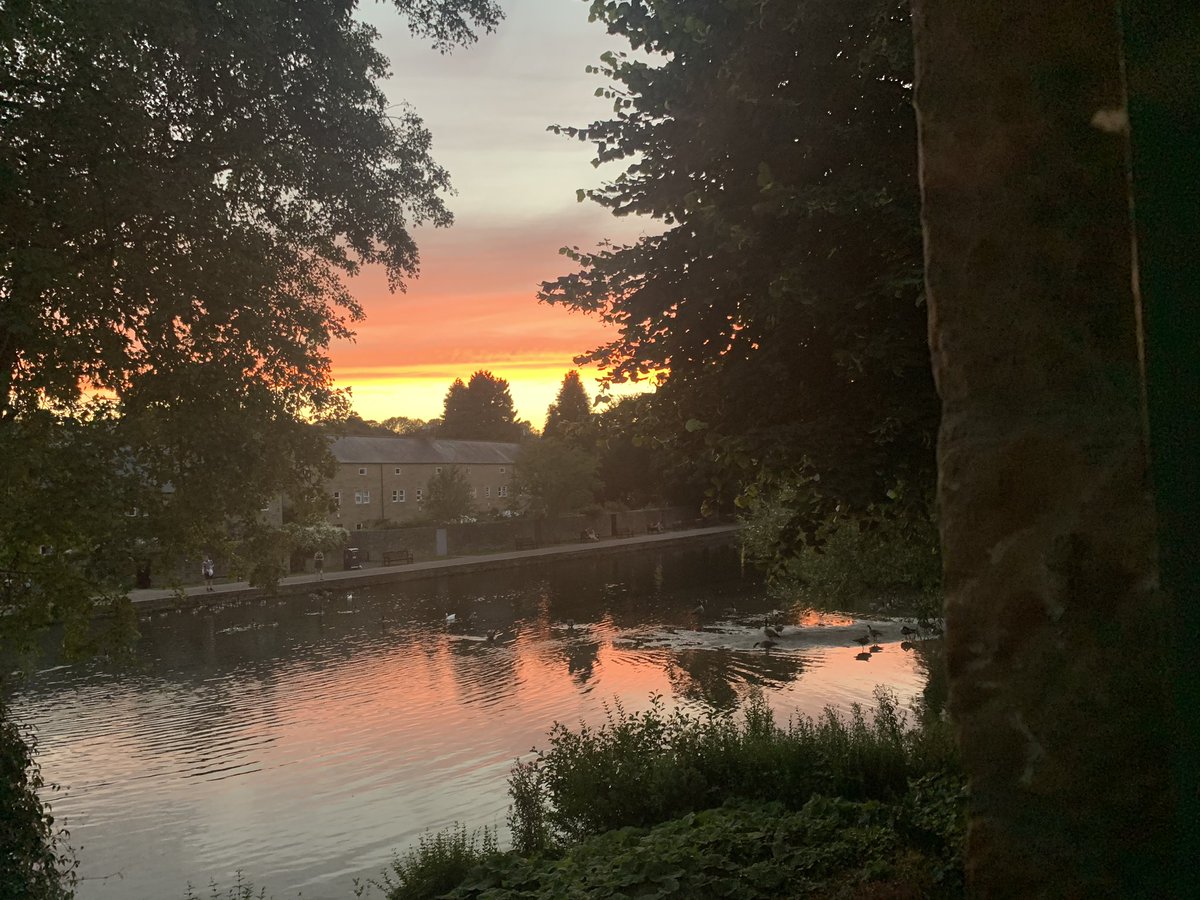 BakewellBloom's tweet photo. RHS Gold medal winning town in the Peak District #bakewell yes we exist! https://t.co/dCFySPxaJo
