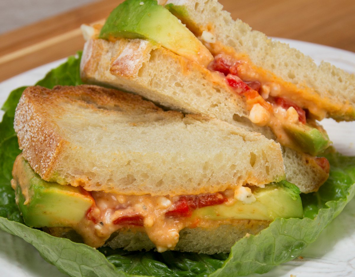 Try one of our delicious varieties of hummus with your favorite bread and veg for a healthy sandwich! How about fire roasted red pepper hummus with avocado? Let us know your tasty sandwich creations.
#veganportland #eatlocalpdx #healthymeals