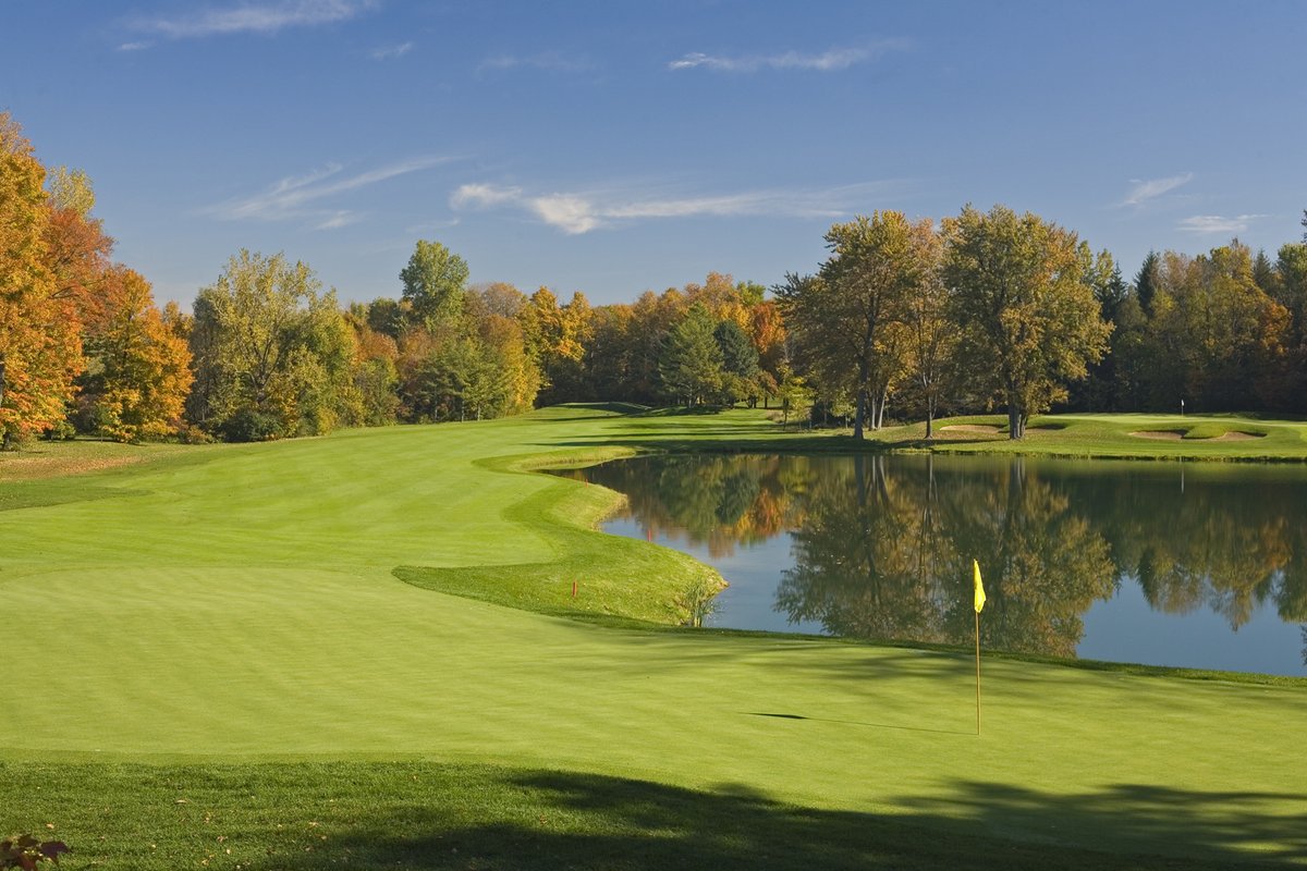PGATOUR's tweet photo. O Canada. 🇨🇦

The 2024 @PresidentsCup will be played at Royal Montreal Golf Club. 💯 https://t.co/r6ZI6r8BjA