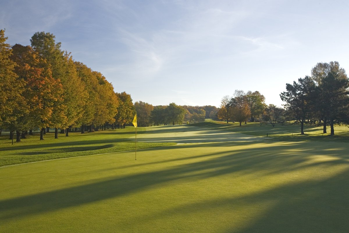 PGATOUR's tweet photo. O Canada. 🇨🇦

The 2024 @PresidentsCup will be played at Royal Montreal Golf Club. 💯 https://t.co/r6ZI6r8BjA