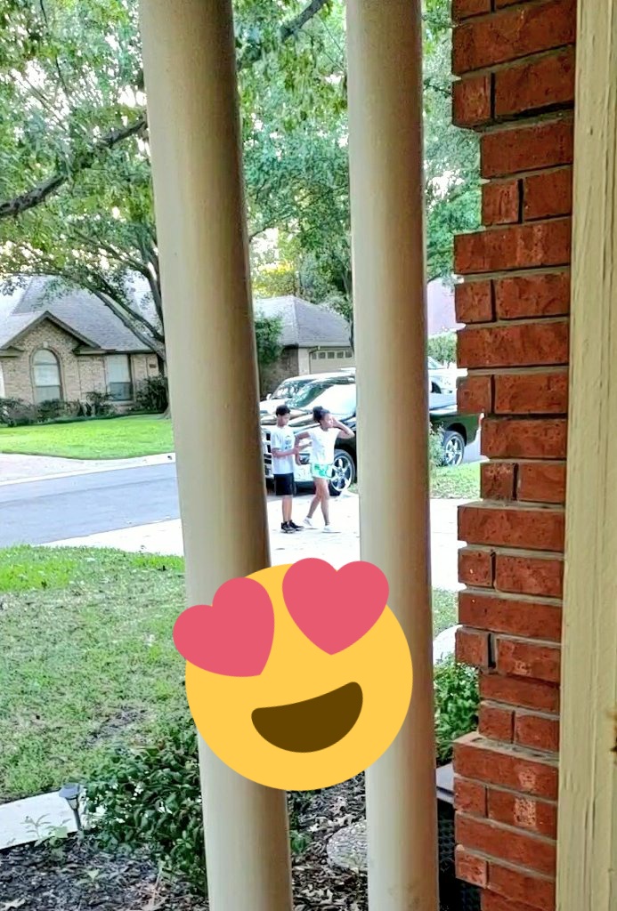 coach_hastings_'s tweet image. Opened the front door to find my son working with his sister on her upper body running mechanics. #BrotherlyLove #ProudDad #FundamentalsMatter