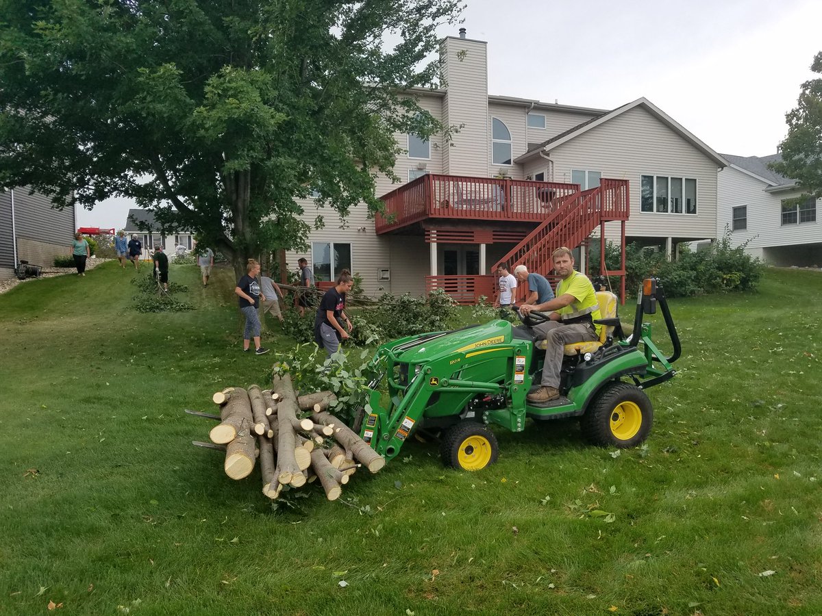 DenaRucker's tweet photo. Big storm rolling through with Ranger Tree Service, an awesome neighborhood, and John Deere to the rescue. Thankful for this community and our great products! #smalltowniowa #rusticridge #eldridgeia #johndeereemployee @JohnDeere https://t.co/tLLEueEgHV