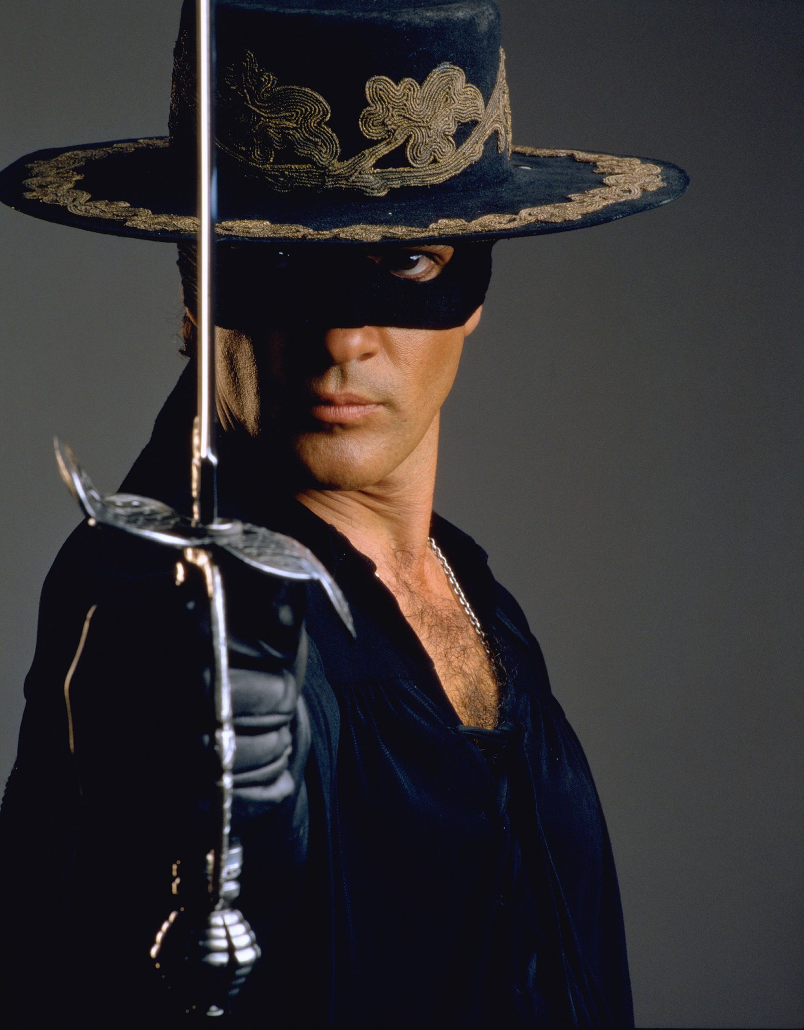 Omg it was antonio banderas birthday happy birthday king 