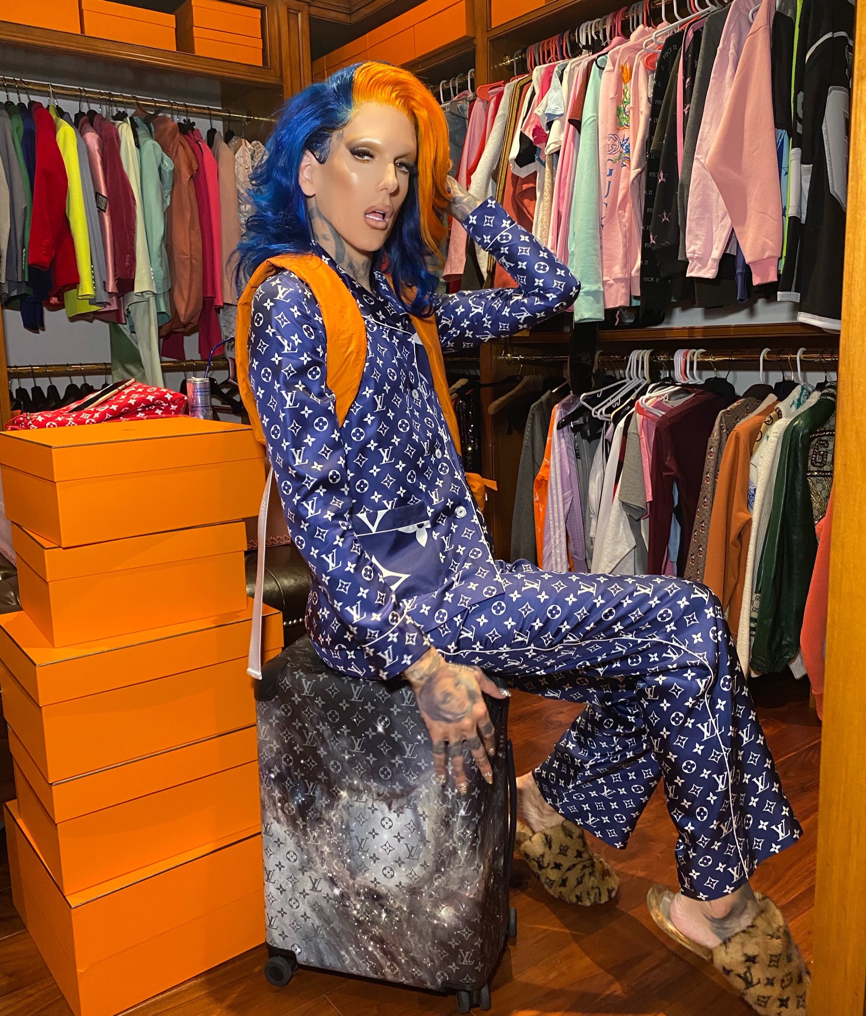 Jeffree Star on X: Packing up for my trip to Wyoming 💦🧡 Can