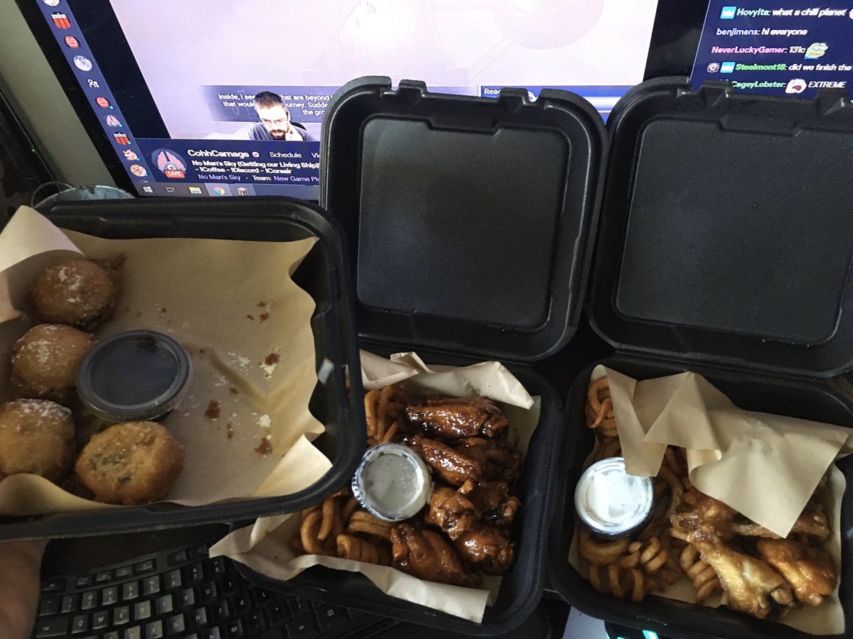 The_Medicateds's tweet photo. Bomb ass fried things with Cozy Cohh #friedoreos #wings #cozyCohh https://t.co/Llj1qo8BEs