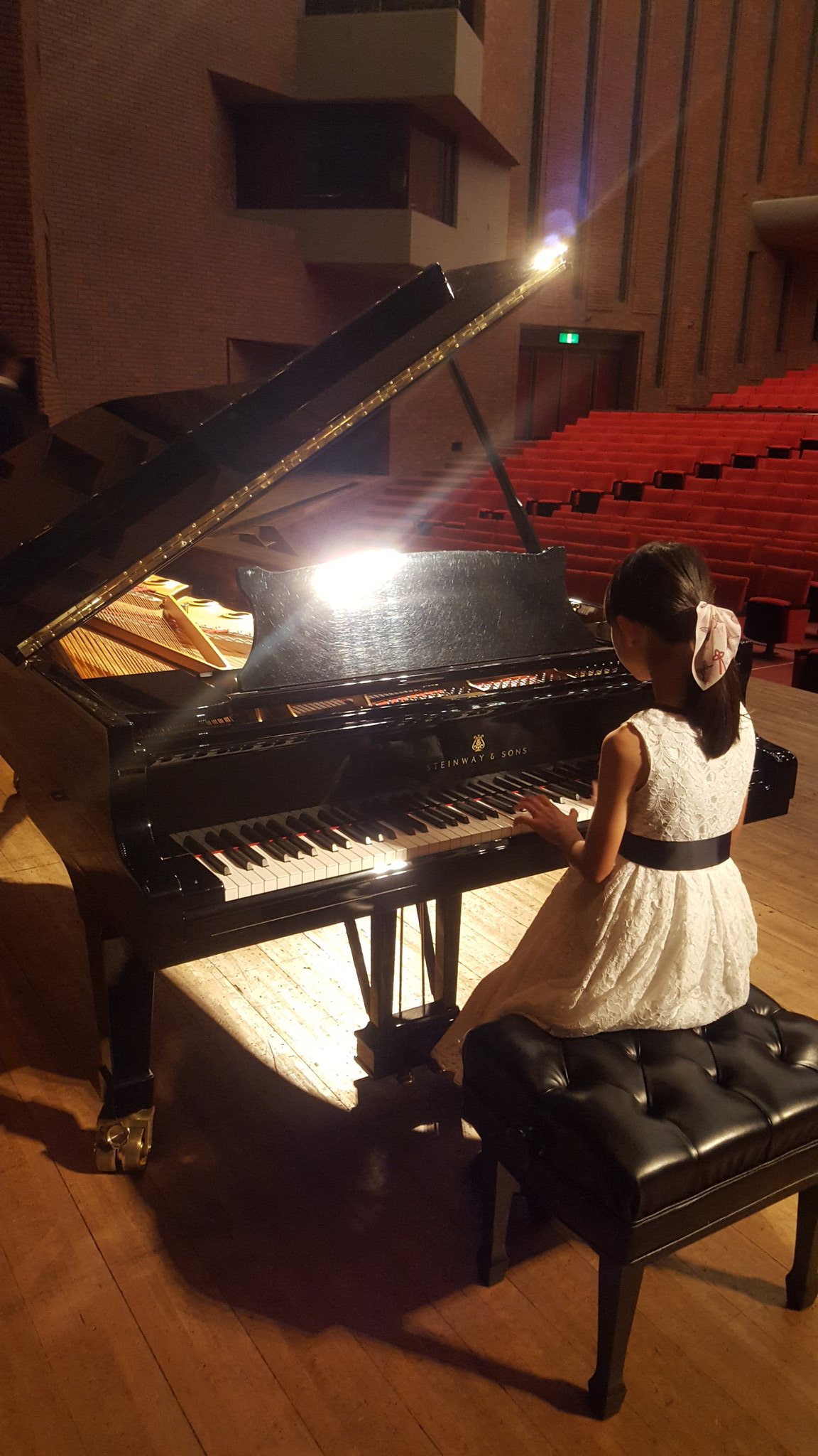 Kobepiano アルカイックホール体験に行ってきまして いい思い出になりました あまぴは セミの大合唱でした 尼崎アルカイックホール アルカイックホール 尼崎観光案内所 ピアノ Piano 白鳥 はくちょう りゅう 田中カレン T Co