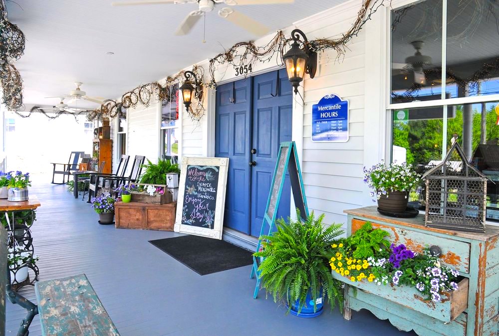 pulaskicountyis's tweet photo. The Draper Mercantile features a cafe, tea room, shopping, entertainment and more! It’s the perfect one-stop-shop for the entire family! Tag your favorite spot in the mercantile below.
Learn more: https://t.co/FKi3MNti9Z
📸: The Draper Mercantile
#PulaskiCountyIs https://t.co/9DZ3tMaEW9