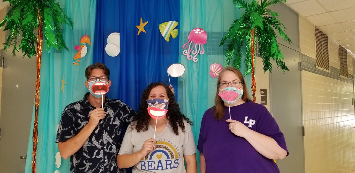 MrsGLISD's tweet photo. First day back for teachers!  It was fun to be reunited with my teammates and colleagues.  It’s going to be an interesting and creative year!  #BrandonBears 💙🐻💛 https://t.co/ClnnRinAFN