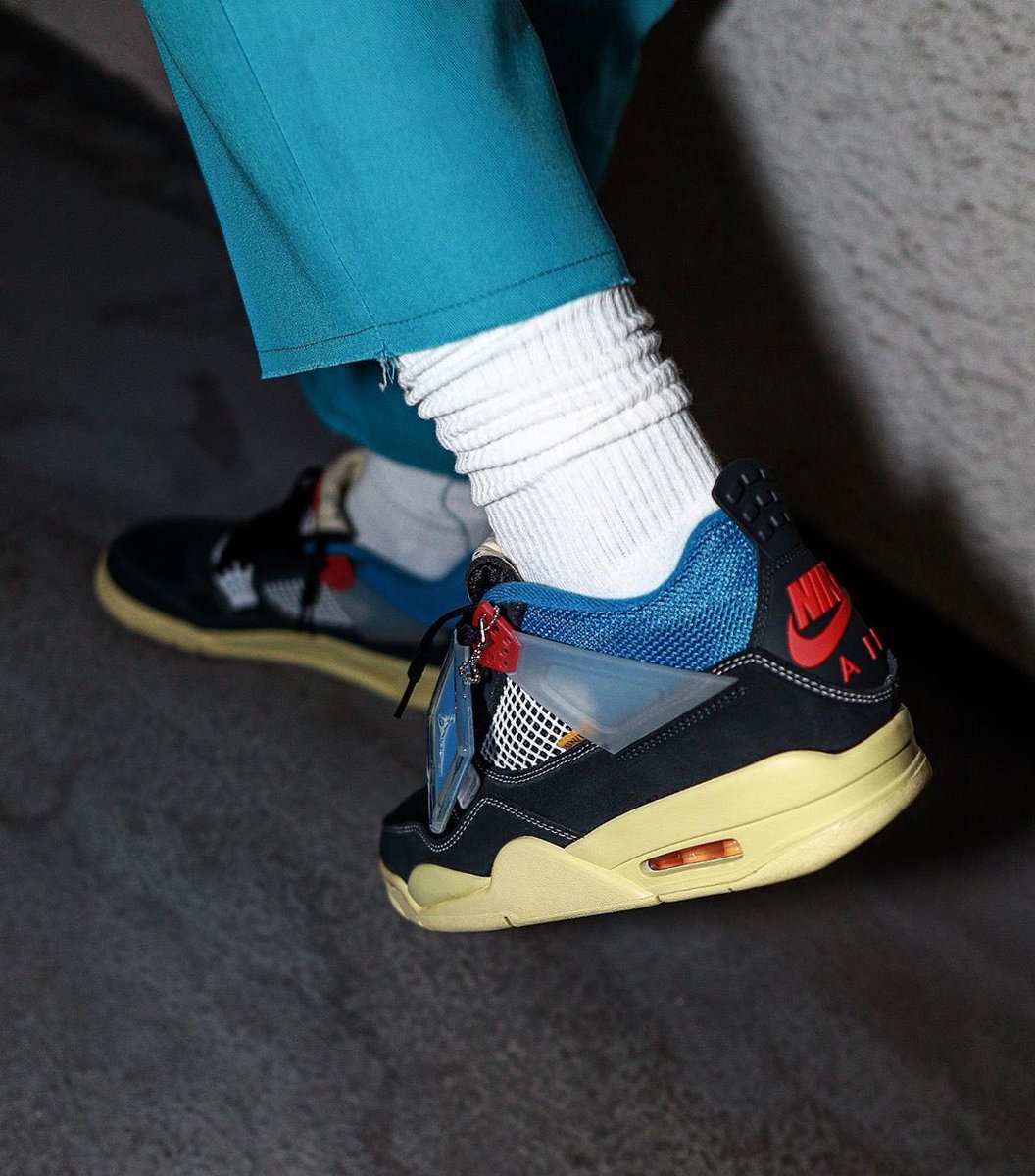 ComplexSneakers's tweet photo. How are you feeling about them on-foot? 🤔 https://t.co/d4QEkZdqp4