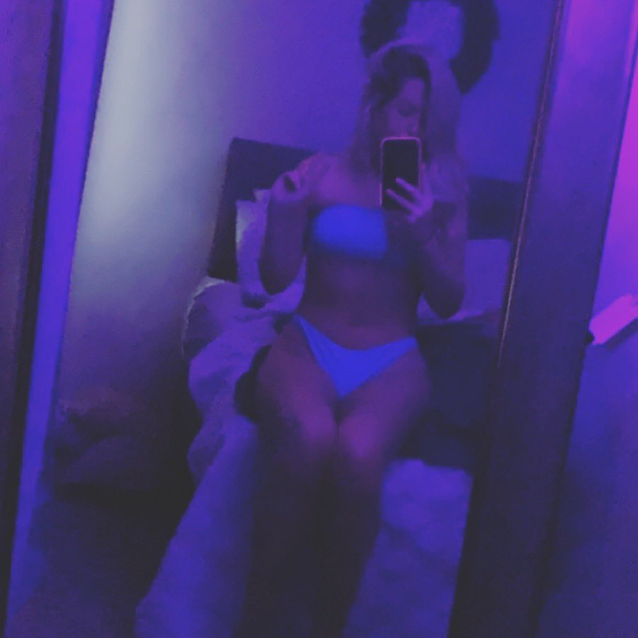 aubree_rhom's tweet photo. 😈 https://t.co/2oFf99hNsU