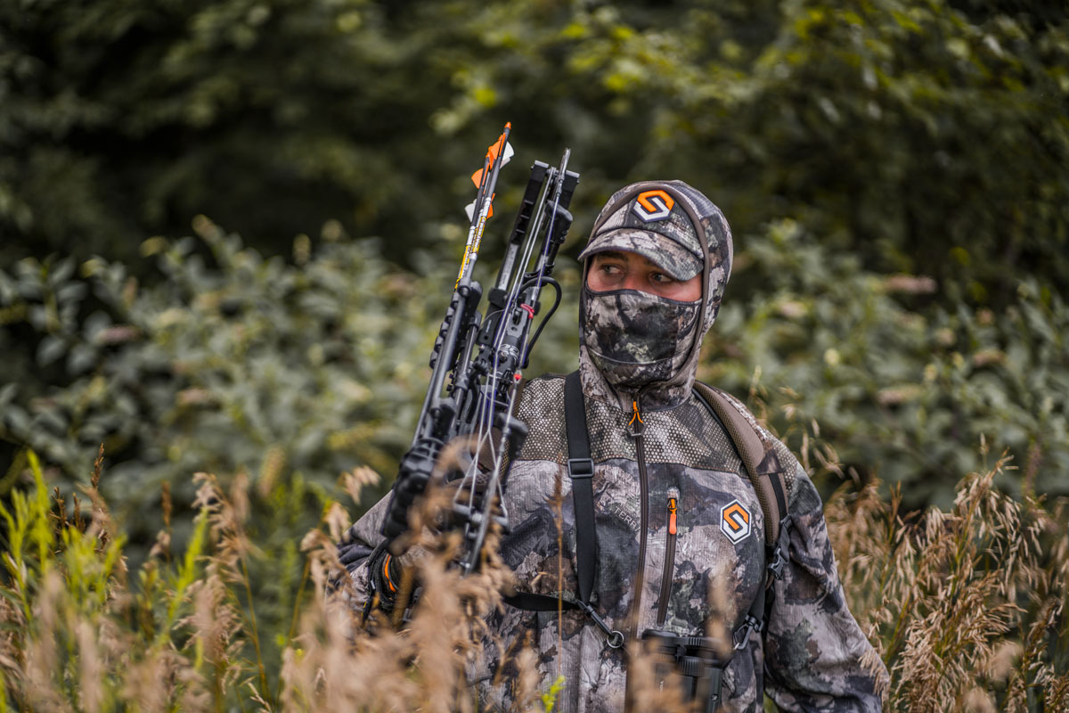 𝗦𝗔𝗩𝗔𝗡𝗡𝗔 𝗔𝗘𝗥𝗢 𝗤𝗨𝗜𝗖𝗞𝗦𝗧𝗥𝗜𝗞𝗘 𝗖𝗢𝗩𝗘𝗥𝗔𝗟𝗟
Complete with a built-in face mask; a safety harness opening; an adjustable built-in buckle; a two-way zipper and a self-packing rear pocket; this coverall covers everything the early season hunter needs.