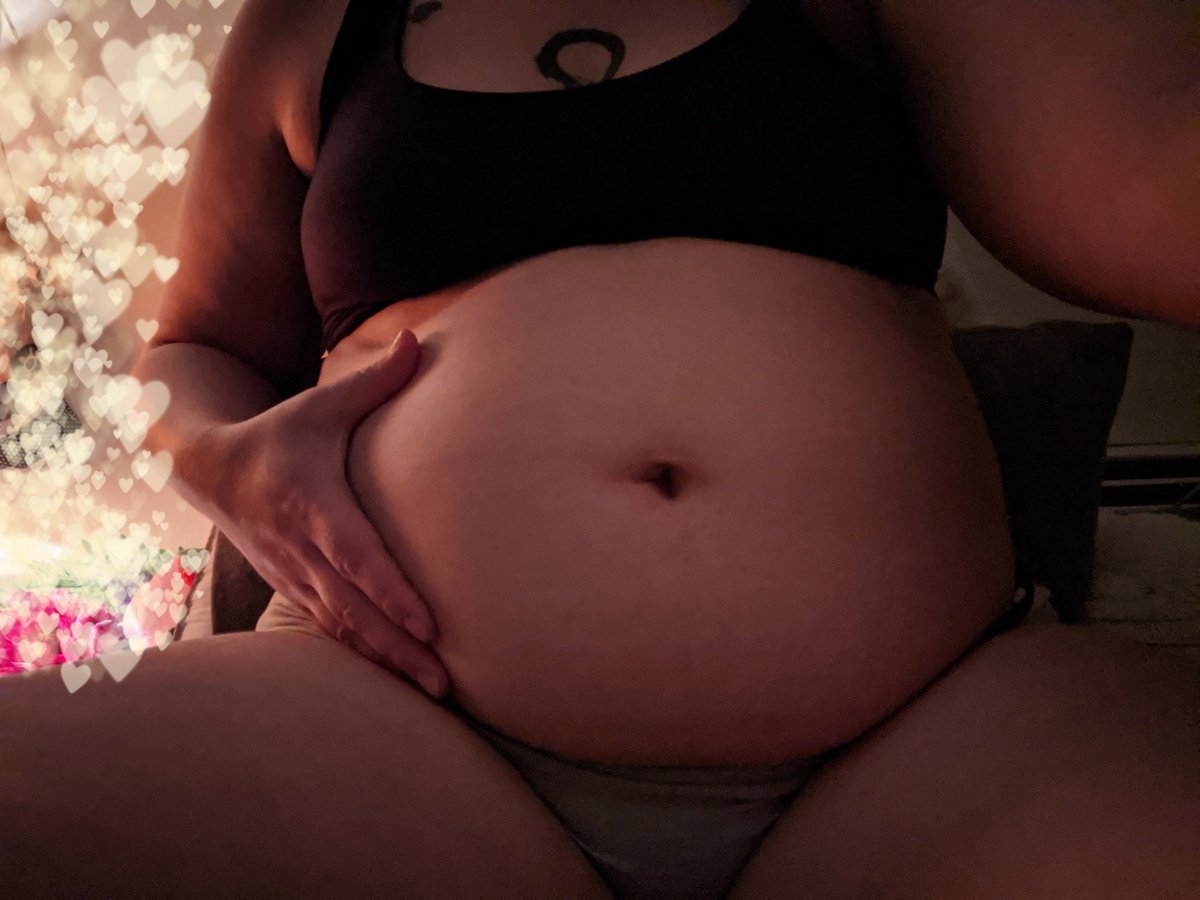 hungrybutch's tweet photo. last couple pics from the other night,, nothing feels better than palming a full heavy belly ๐ฅบ
#bellykink #feedee #weightgain #gainer #feedism #gettingfatter #stuffing #queerfeedee #queergainer https://t.co/zsNccAFvbv