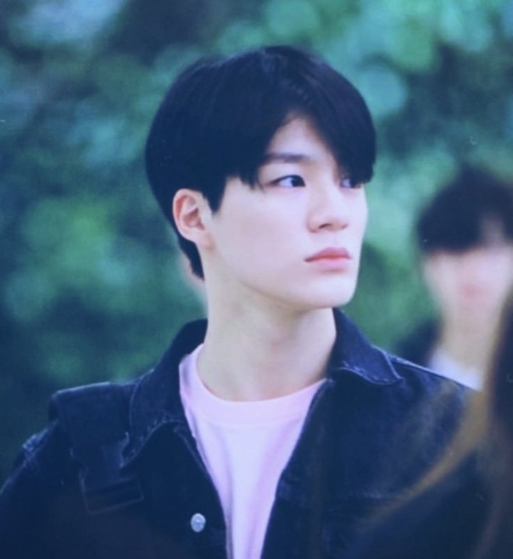neojohnjae's tweet photo. nomin !¡ soulmates au
《Sounds in my head》

Se sua alma gêmea está ouvindo música, ela ficará presa em sua cabeça até que seu soulmate pare de ouvi-la. Lee Jeno está passando por sua fase indie, e Na Jaemin pela de pop chiclete. https://t.co/UcCEbIDkh4