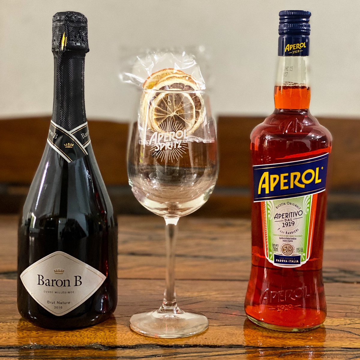 EmilianoAZ's tweet image. Encarando un nuevo emprendimiento junto a dos grandes amigos.
Vengo a presentarles: 
GUALTA Boutique
Les agradezco a quienes puedan difundirlo 🍷
instagram.com/gualta.boutiqu…