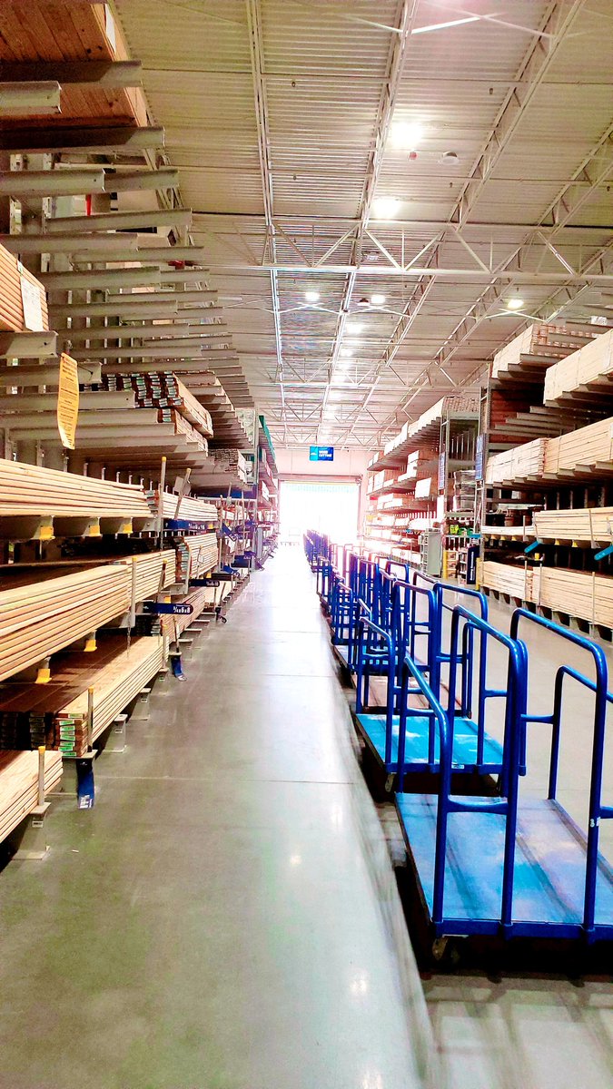 ProSpecialistEm's tweet photo. SHOUT OUT to our lumber team!!! When you walk into work and it looks like this...👏🏼👏🏼👏🏼 Nice job! @Lowes store 2822 looks amazing!! #lowes #teamwork #Values #fresh https://t.co/VJimE1aNR0