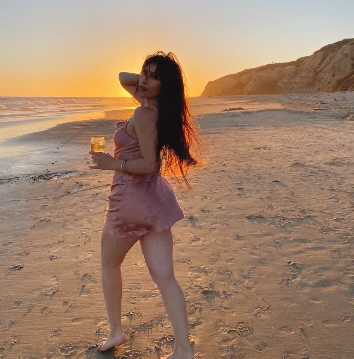 scillasticks's tweet photo. Romanticizing all parts of life 🌅💖 https://t.co/1VbYEzsO5u