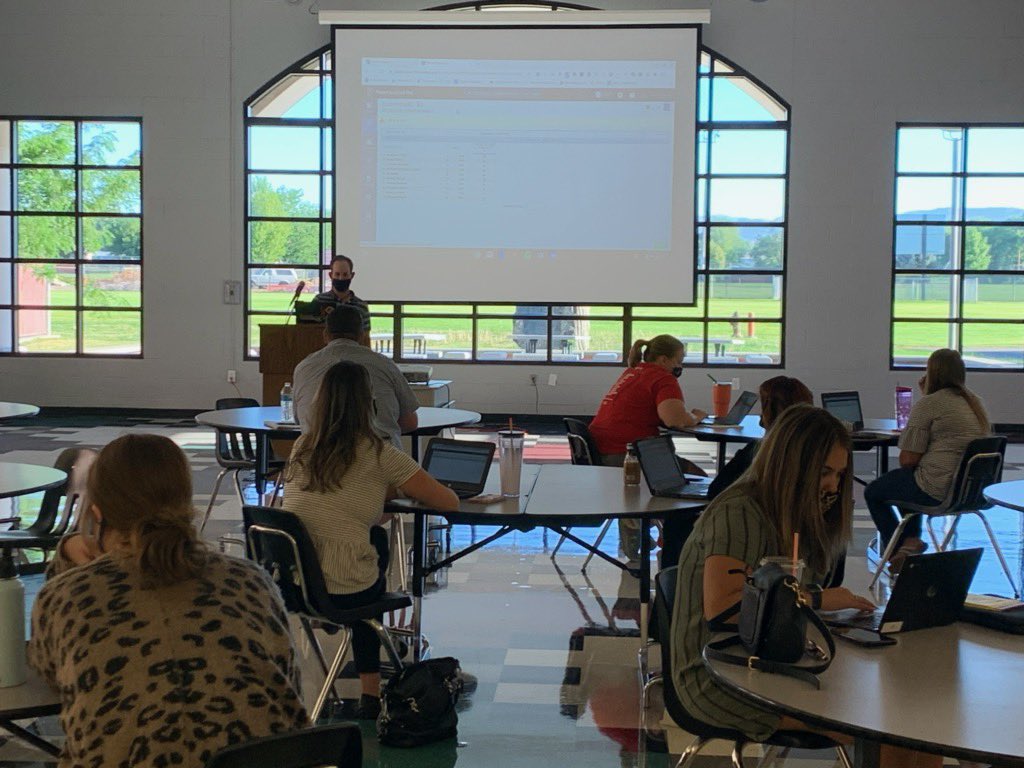 MhsdTechnology's tweet image. Today we kicked off technology PD for our district new hires! We are so excited to welcome our new teachers into #mhsd193! #letstacobouttech #teacherPD #letsdothis2020-2021